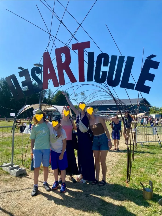 Festival Désarticulé : rires et écoute et discussion , Châteaubourg, Julie Allemand