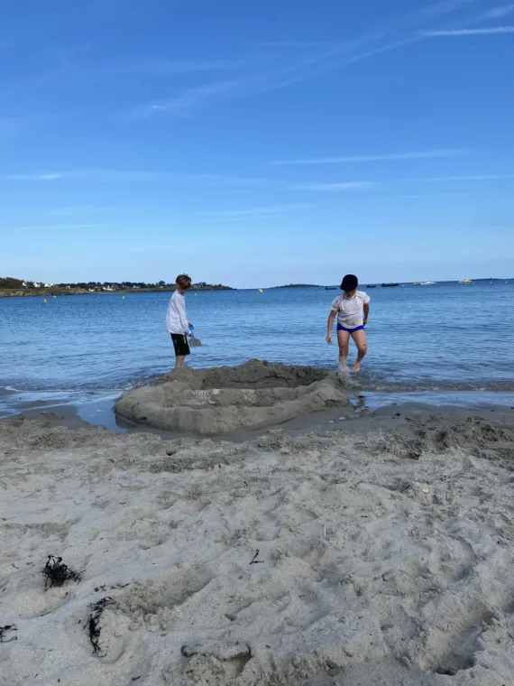 Patauger dans la mer !, Châteaubourg, Julie Allemand